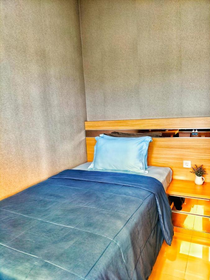 ג'קרטה Cozy Residence Tomang מראה חיצוני תמונה